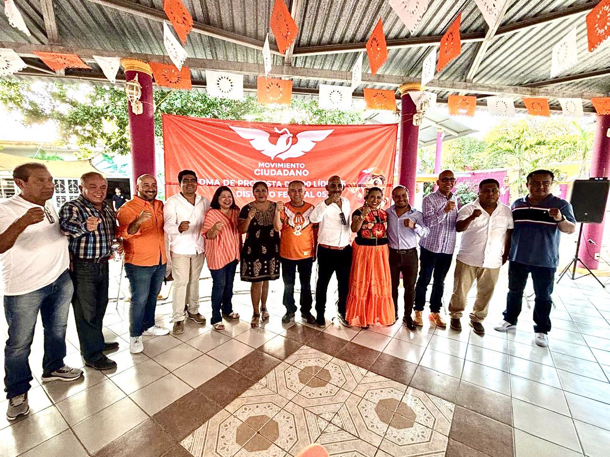oscartoralrios1's tweet photo. "¡Un paso más hacia el futuro! Hoy, en Tehuantepec 100 líderes de Movimiento Ciudadano del Distrito 05 tomaron protesta, con un mismo compromiso: trabajar con energía, ideas nuevas y cercanía con la gente.
¡Juntos, seguimos adelante! 💪 @AlvarezMaynez @DanteDelgado @IvonneOP https://t.co/93zl2UmzwG