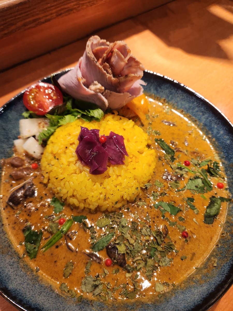 3/8(日)当店ではカレーだけでなく
自家製漬け込みのお酒やシロップも
おすすめです！✊
飲み方のレパートリー豊富🍸
ソフトドリンクならクラフトコーラ🌿もちろんお酒にも変身出来ます🦸
ホタルイカとひよこ豆の
トマトクリームカレーも引き続きどうぞ✨
open11:00~15:00(lo14:30)
お待ちしてます🍛