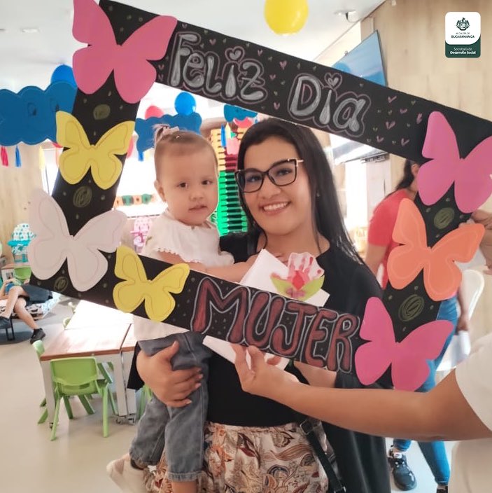 DesarrolloBGA's tweet photo. 💜Celebramos a las mujeres que con amor y fortaleza transforman cada día. En Casa Búho vivimos un hermoso espacio de integración junto a nuestras mamitas, donde exaltamos su gran labor, su entrega y el papel fundamental que cumplen en la formación y el bienestar de sus hijos. https://t.co/EkwAaKTqVp