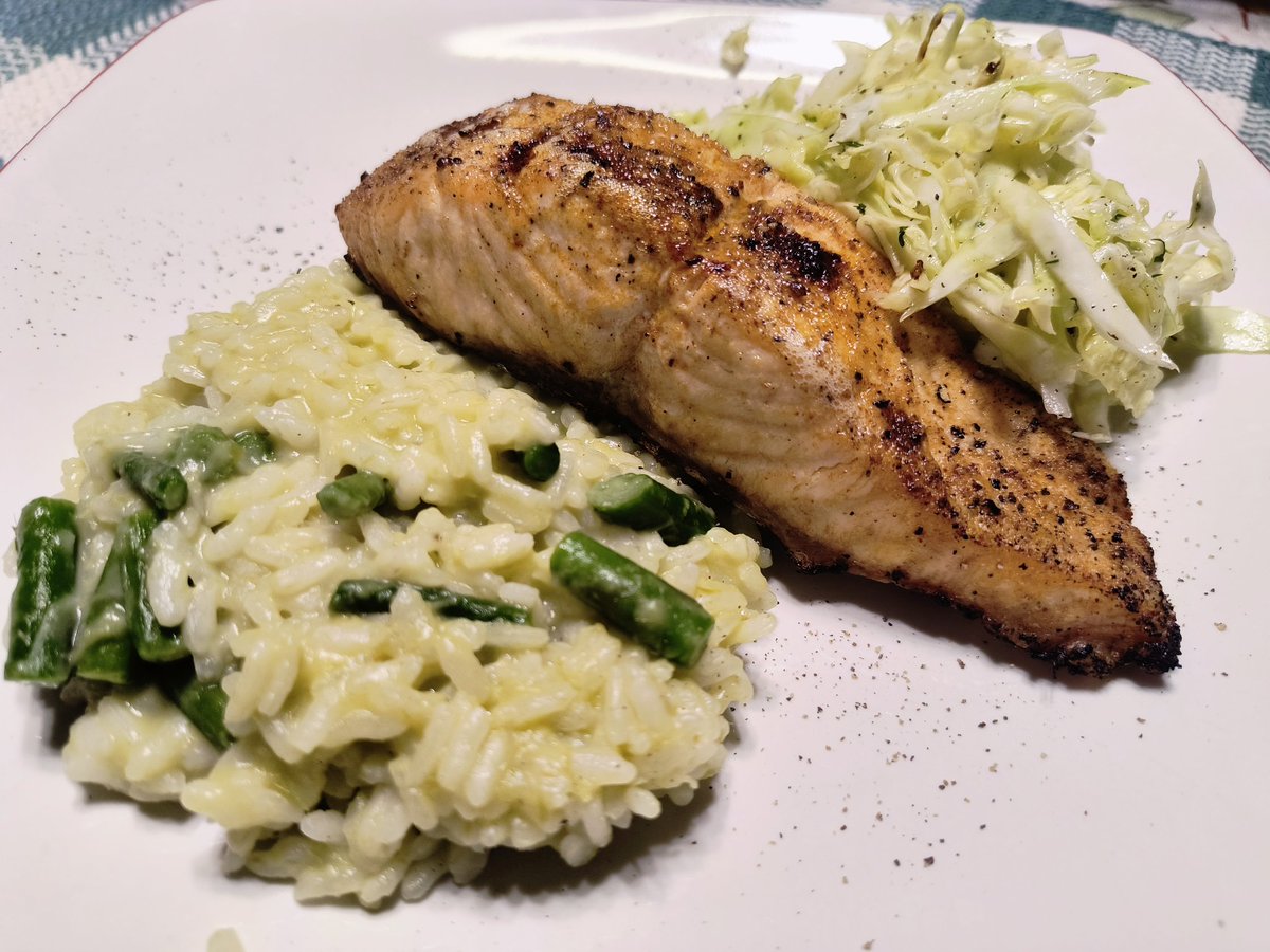 UniqueHiFi's tweet image. What's for dinner?
Grilled Norwegian salmon with asparagus risotto and lemon-dill slaw. 
#HomeChef #HomeCooking #food
