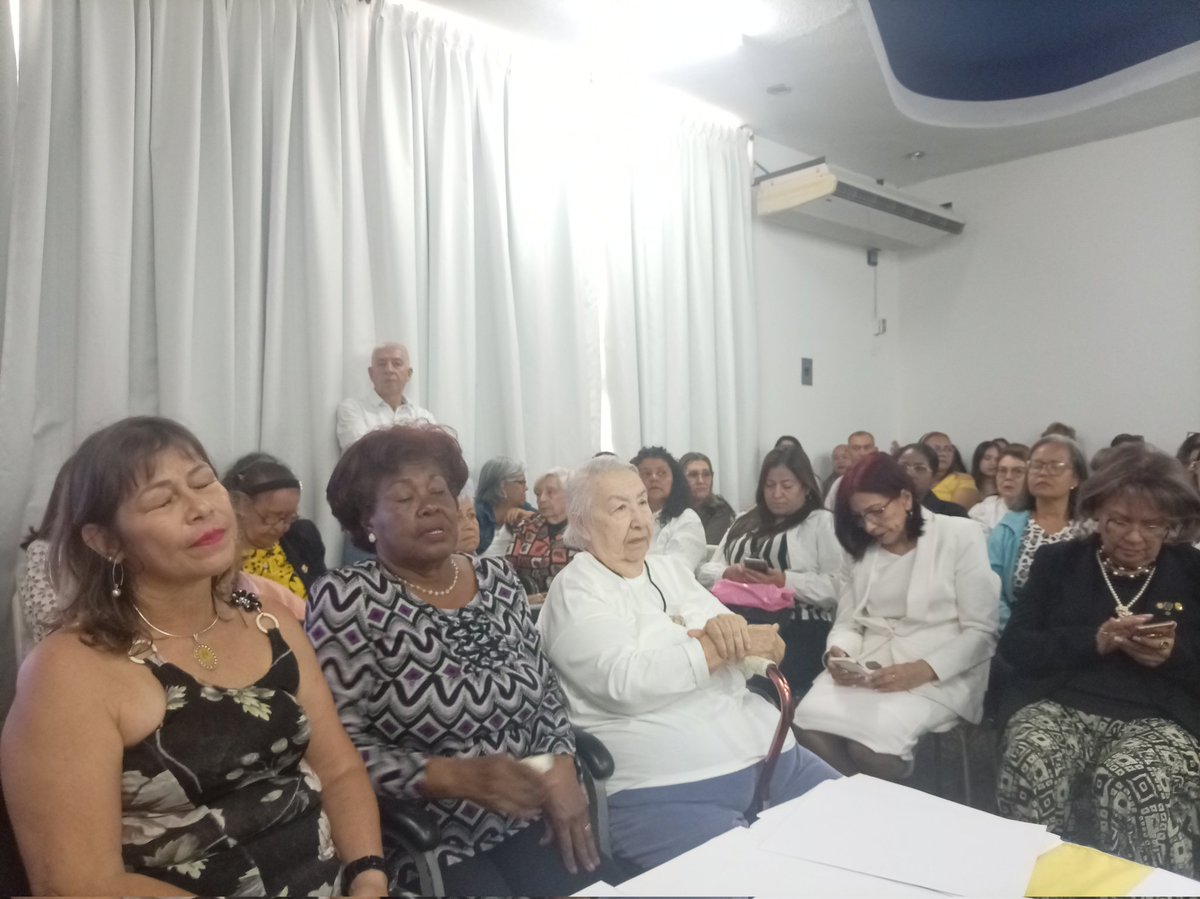 #SeccMérida
Hoy en el Municipio Libertador @guidomercado 
Rendimos homenaje a nuestras compañeras  en el marco del Día Internacional de la Mujer honrando sus diferentes facetas en el quehacer familiar, social, político y funcionarial. Admiración, respeto por la fe y esperanza