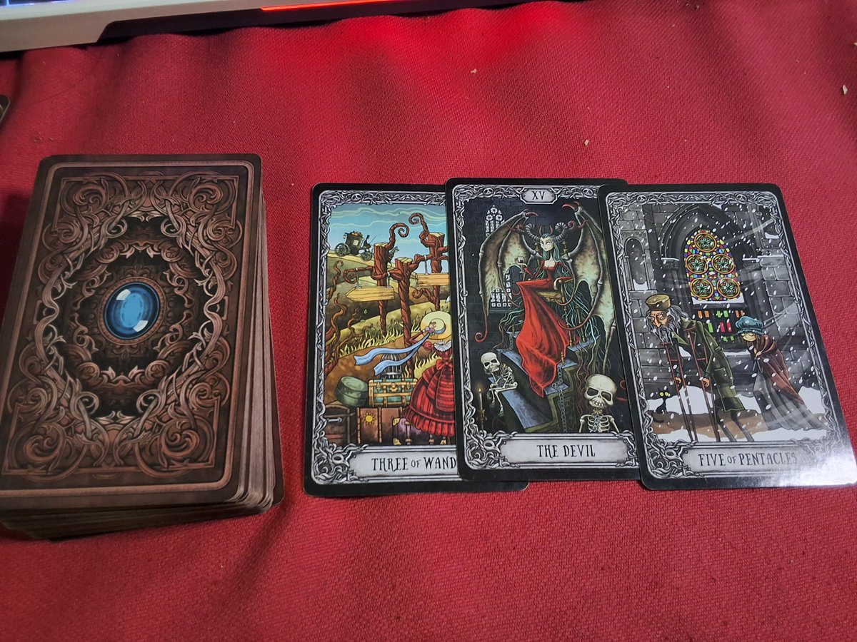 Turboztarot4228's tweet photo. 💫✨ Random✨💫
แด่คนที่เห็นโพสนี้ 🌙💭
นี่คือข้อความจากเบื้องบนที่ส่งตรงถึงคุณ ไพ่ได้สื่อสารออกมาแบบชัดเจนและร้อยเรียงกันมากๆ เริ่มจากพลังงานของไพ่ที่บอกว่าลึกๆ แล้ว คุณเป็นคนมีวิสัยทัศน์ กำลังรอคอยความสำเร็จหรือการขยับขยายในชีวิตด้วยความหวัง ซึ่งทิศทางที่คุณมองไปน่ะ ถูกต้องแล้ว!

แต่ไพ่ The Devil ที่ขึ้นมาตรงกลางนี่สิ เป็นคำเตือนสำคัญเลยว่า สิ่งที่กำลังดึงรั้งไม่ให้คุณไปถึงจุดหมายได้สักที คือเรื่องของการ "ยึดติด" หรือพันธนาการบางอย่าง ไม่ว่าจะเป็นความสัมพันธ์ที่ Toxic ความคิดลบๆ หรือสถานการณ์ที่อึดอัดแต่คุณก็ยังไม่ยอมเดินออกมา เบื้องบนบอกว่า...โซ่ตรวนที่ล่ามคุณไว้จริงๆ แล้วมันหลวมมากนะ แค่คุณตัดสินใจปลดมันออกเท่านั้นเอง

การที่คุณยังปล่อยให้พลังงานลบเหล่านี้ดึงรั้งไว้ มันเลยทำให้เกิดสภาวะตามไพ่ 5 หรียญคือรู้สึกโดดเดี่ยว เหนื่อยล้า อ้างว้าง และขาดแคลน เหมือนกำลังเดินฝ่าหิมะหนาวๆ อยู่คนเดียว ทั้งที่ความจริงแล้ว ถ้าคุณแค่เงยหน้าขึ้นและเลิกก้มมองแต่ความทุกข์ คุณจะเห็นแสงสว่างและความช่วยเหลืออยู่ใกล้ๆ เสมอ

ดังนั้น คำแนะนำจากเซียร์คือ ขอให้คุณดึงสติกลับมา อนุญาตให้ตัวเองสลัดสิ่งที่บั่นทอนจิตใจทิ้งไปซะ เพื่อเดินออกจากความรู้สึกขาดแคลนนี้ อนาคตที่สดใสรออยู่ข้างหน้าแล้วนะ ขอแค่คุณกล้าที่จะสลัดโซ่ตรวนแล้วก้าวเดินต่อไป

กดรีฟอล 🔁✨
พิมพ์ 888 รับพลังงานดีๆ ขอให้ทุกอย่างค่อยๆ นิ่ง และราบรื่นครับ🫶💞🔮

#ดูดวงฟรี