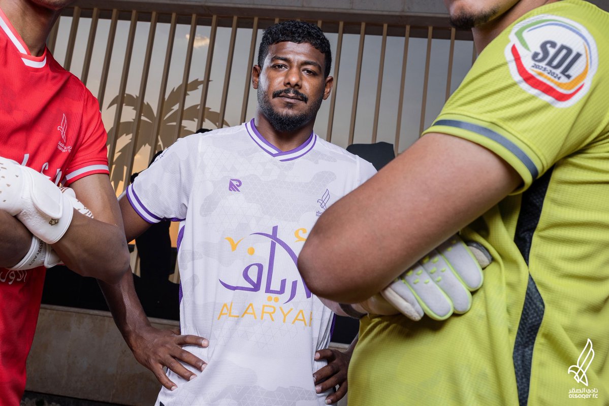 نداء لمحبي كرة القدم في القصيم عموماً وبريدة خصوصاً:
#نادي_الصقر يتصدر الدوري بفارق نقطة عن الثاني وثلاث عن الثالث، ولم يتبقَّ سوى أربع مباريات على نهاية الموسم والمنافسة ما زالت مشتعلة.
الوقوف معهم اليوم دعمٌ لكرة القدم القصيمية… فصعوده صعودٌ للمنطقة كلها
#التعاون #الرائد 
⚽