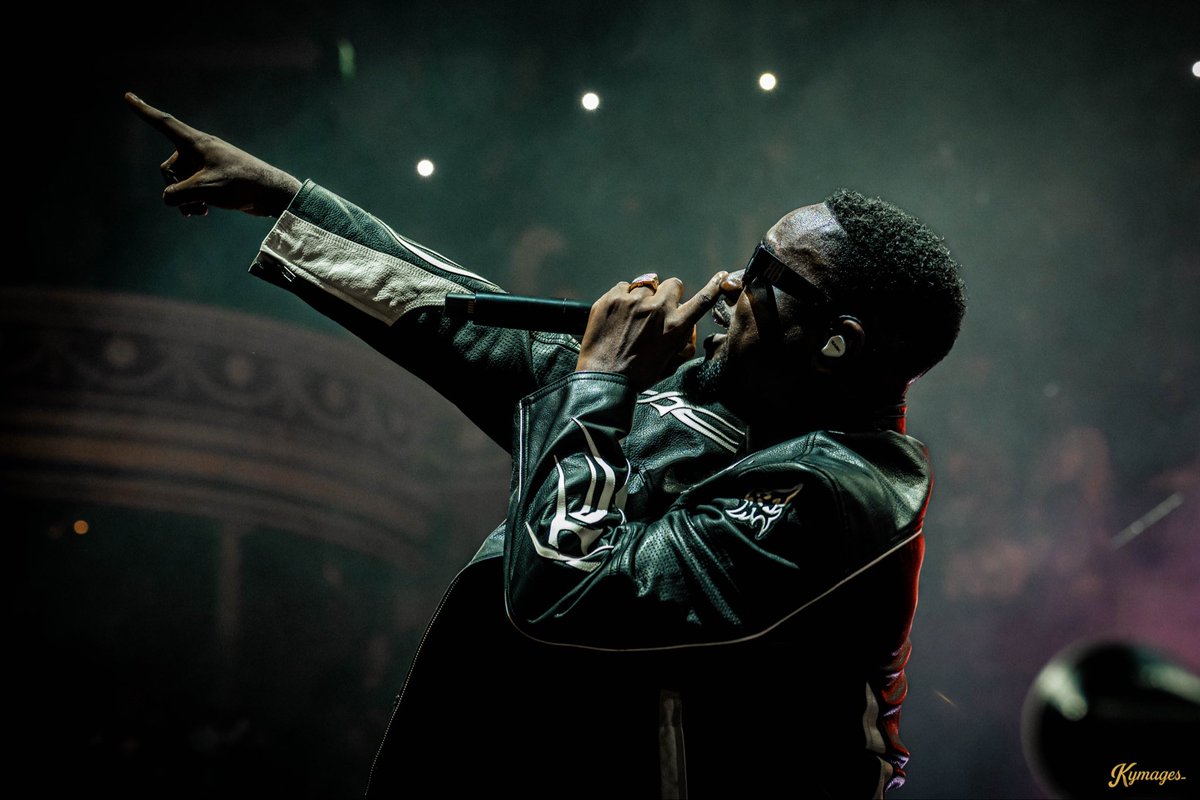 Kymages_'s tweet photo. SarkNation in London 🇬🇭🔥
@sarkodie shutting down Royal Albert Hall.

📸 @kymages__

#RapperholicUK26
#sarkodie #kymages https://t.co/tGwK7kkL1O