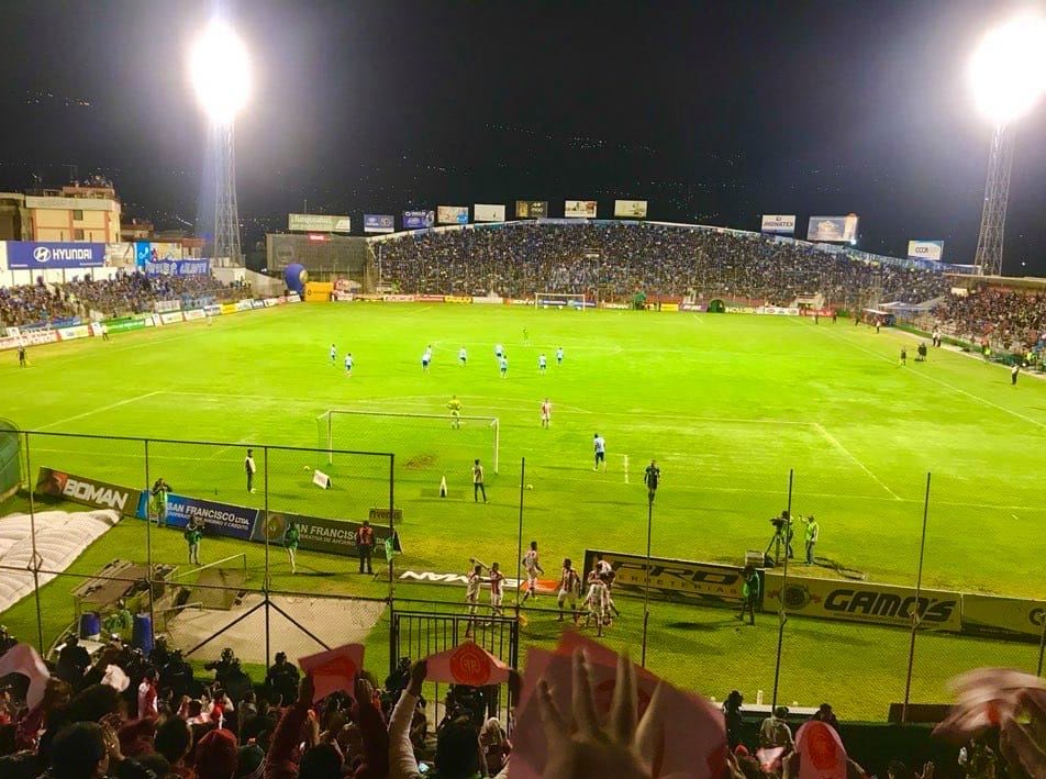 Un GOLAZO de <a href="/DianaCaiza2023/">Diana Caiza</a> para el fútbol Ambateño. 

En una reunión de la alcaldesa de Ambato con su equipo técnico, encargado de hacer la inspección de las luminarias del estadio Bellavista, por decisión de la autoridad principal, se ha dispuesto desembolsar 300:000$ para la