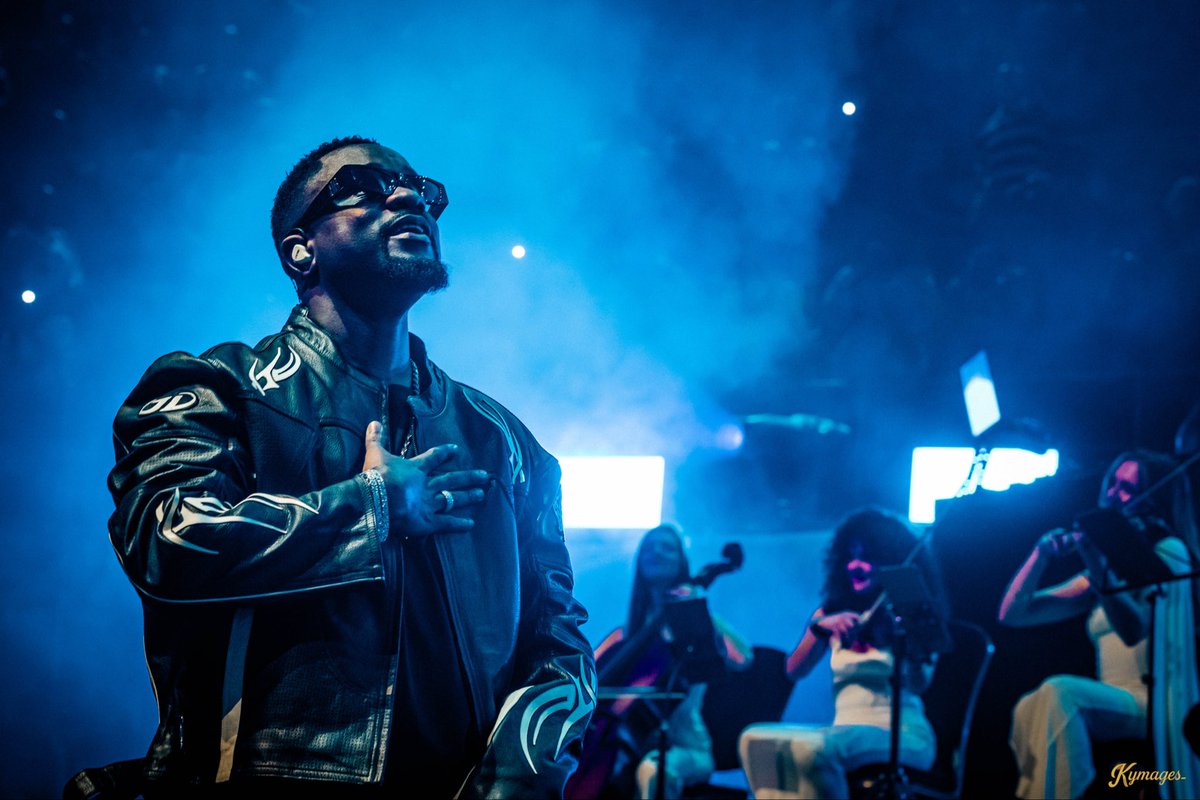 Kymages_'s tweet photo. SarkNation in London 🇬🇭🔥
@sarkodie shutting down Royal Albert Hall.

📸 @kymages__

#RapperholicUK26
#sarkodie #kymages https://t.co/fKqMBSXAr5