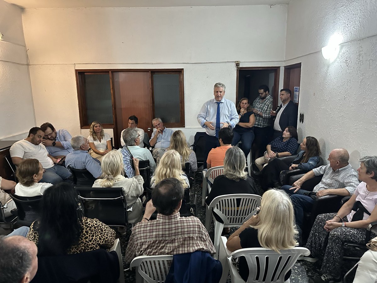 Municipio Ch,

Tercer municipio cumplido.
Seguimos recorriendo, conversando con referentes y sumando ideas.