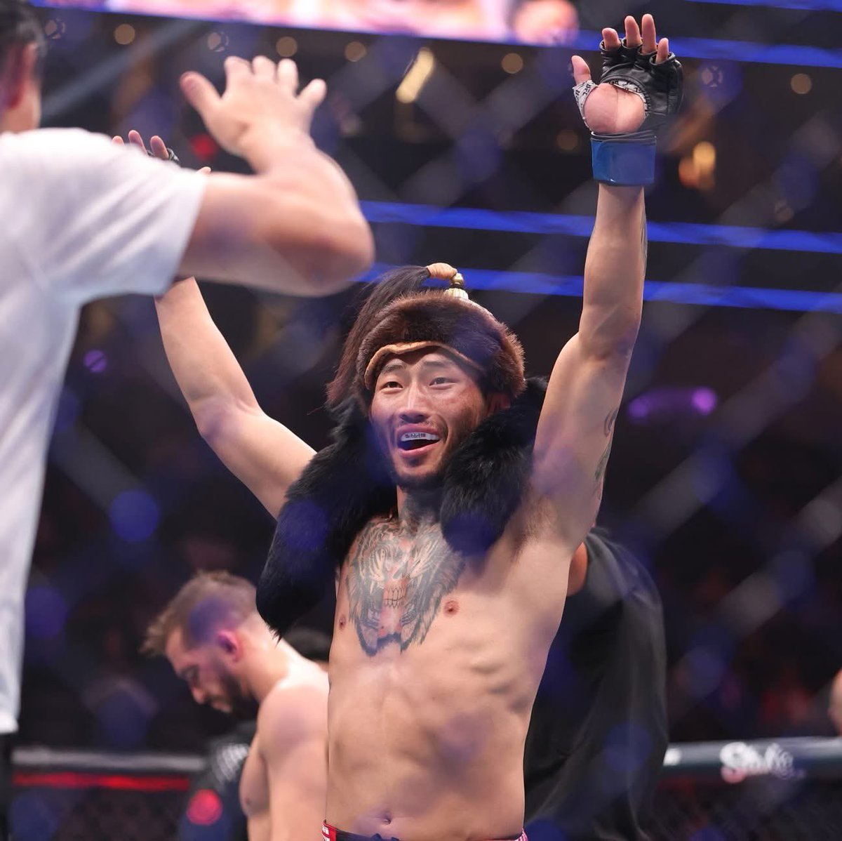 fanaticosMMAGT's tweet image. Resultados de las Preliminares del #UFC326:

Cody Garbrandt vence a Xiao Long, vía decisión unánime (28-27 x3). 

Donte Johnson vence a Cody Brundage, decisión dividida (29-28 x2, 28-29).

Alberto Montes vence a Ricky Turcios, sumisión (anaconda choke), R2 – 0:40.

Nyamjargal