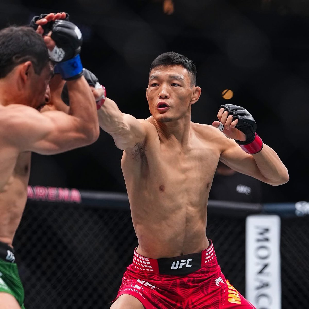 fanaticosMMAGT's tweet image. Resultados de las Preliminares del #UFC326:

Cody Garbrandt vence a Xiao Long, vía decisión unánime (28-27 x3). 

Donte Johnson vence a Cody Brundage, decisión dividida (29-28 x2, 28-29).

Alberto Montes vence a Ricky Turcios, sumisión (anaconda choke), R2 – 0:40.

Nyamjargal