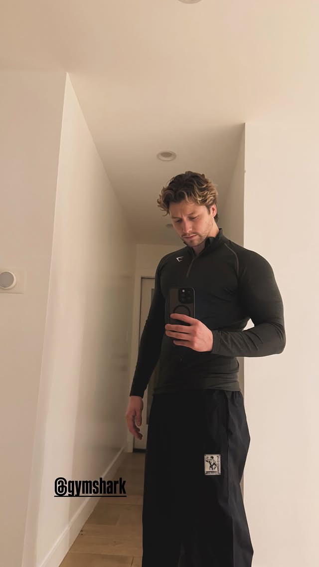 offcampusbriaru's tweet photo. Se esse homem fosse meu...

Stephen Kalyn publicou em seu Instagram stories. https://t.co/OMWsuNp7Q6