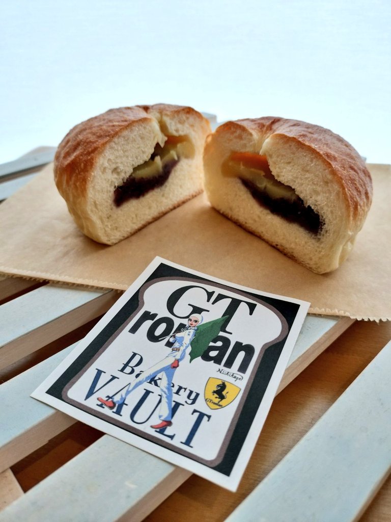 VaultBakery's tweet photo. 本日も描き下ろしシール付き GTマロンAnパン 販売中！
漫画家 西風先生の特別販売も開催しております。

#西風 #GTroman #GTマロンAmパン #BakeryVAULT https://t.co/33LcuGJkwu