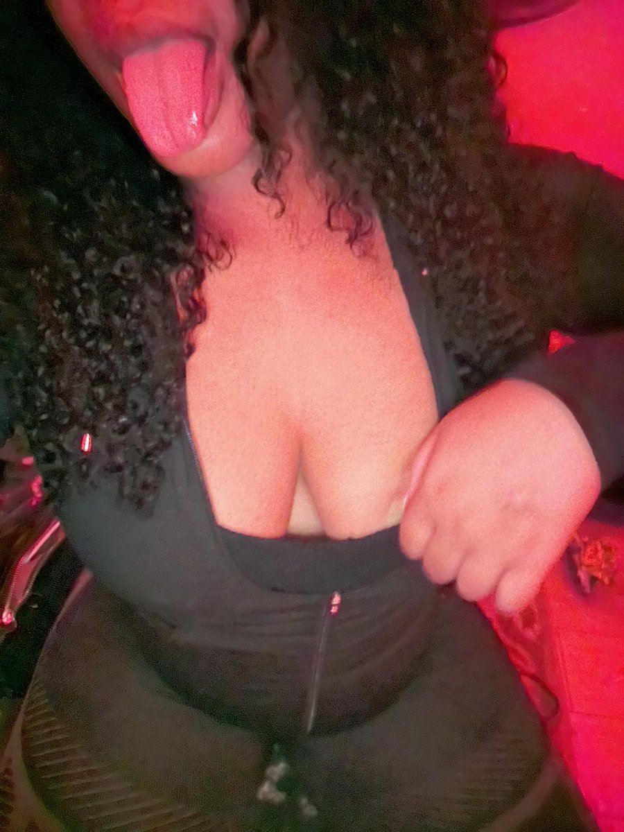 Izzy_ibee's tweet photo. Thick thighs, save lives😋😌 https://t.co/65va3AJKMH
