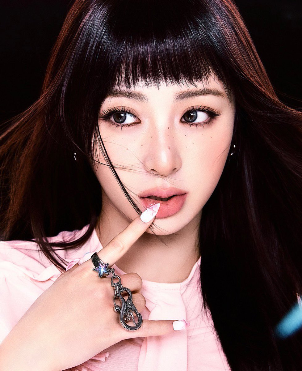 FIMBASE's tweet image. [INSTAGRAM] 260308 | standoil

“𝘽𝙧𝙚𝙚𝙯𝙮 𝘽𝙖𝙜 𝙈𝙞𝙣𝙞 &amp;amp; 𝙅𝙚𝙣𝙖𝙞𝙨𝙨𝙖𝙣𝙩𝙚 𝘾𝙝𝙖𝙧𝙢 𝙎𝙚𝙩 ⋰˚★ ” 

— 🔗 instagram.com/p/DVmx0HmmjC9/

YUNJIN X STAND OIL
JENAISSANTE CHARM SET
#YUNJINxSTANDOIL
#HUHYUNJIN #BREEZY
#STANDOIL #스탠드오일