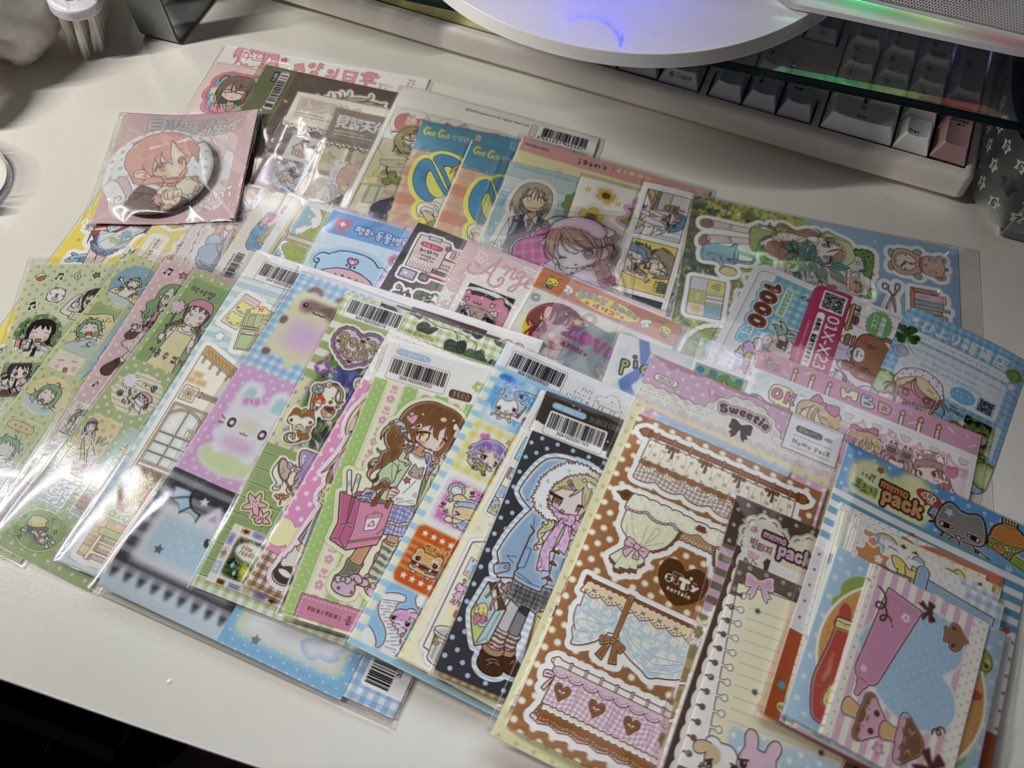 와와빌가서 17억 쓴 사람 . . . 
지금 스티커 넣을 자리도 모자라서 큰일낫슴