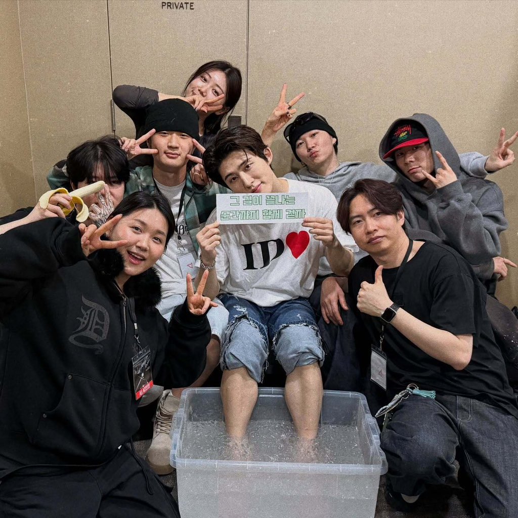 HanbinPH's tweet photo. 7dong_h.k IG Update

“5 years already.. I love you and thank you @.shxxbi131 @.131_online 🆔 
“The Last Parade Tour" Done!!!”

😭😭😭

 #비아이 #HANBIN #BI #ビーアイ https://t.co/WTPU2t9Yvo
