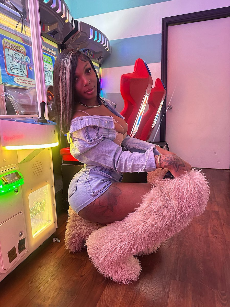 Ms.Bitch tweet media