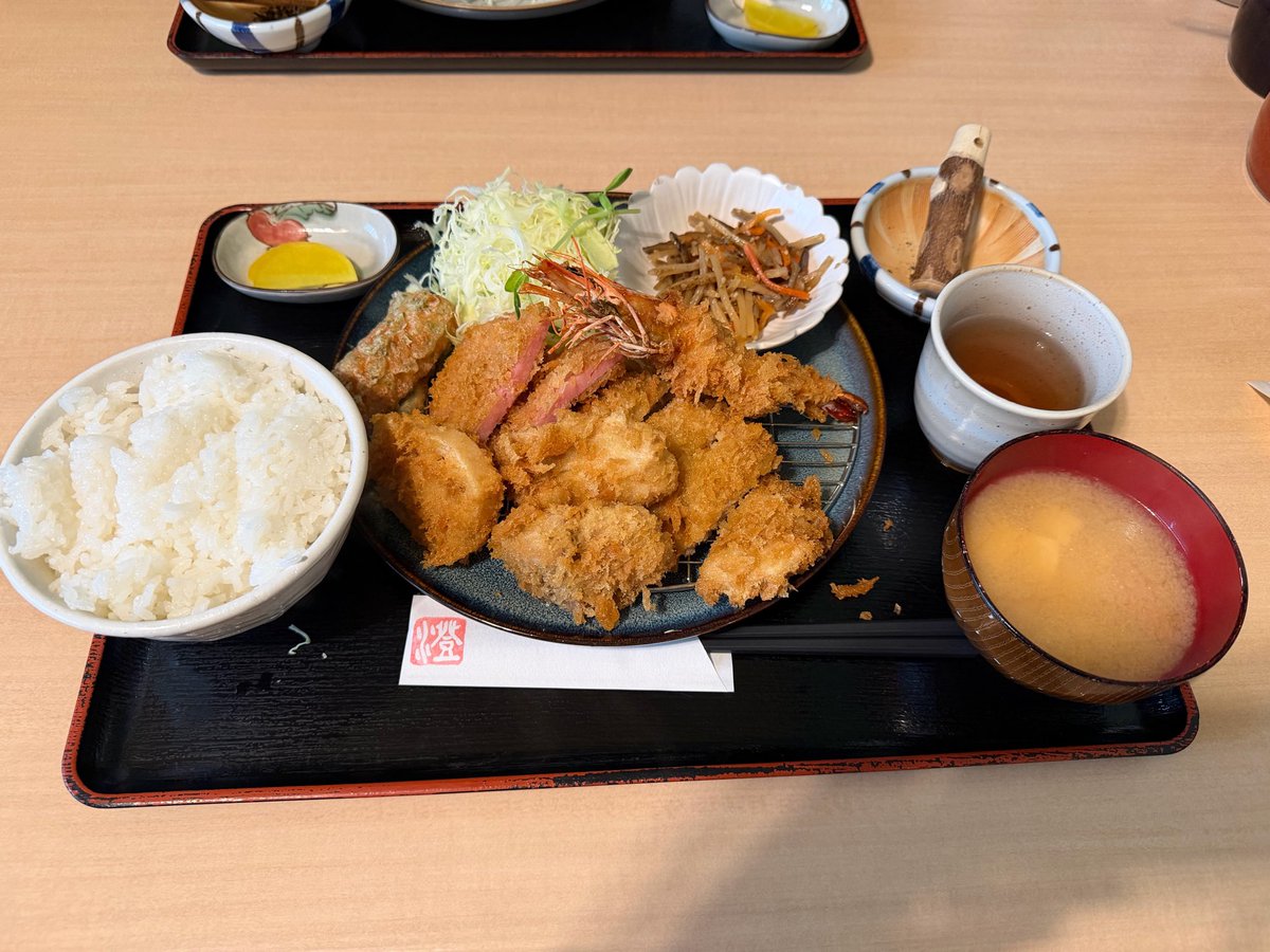 gunshi86's tweet photo. 致死量の揚げ物 https://t.co/koR31ldG8D