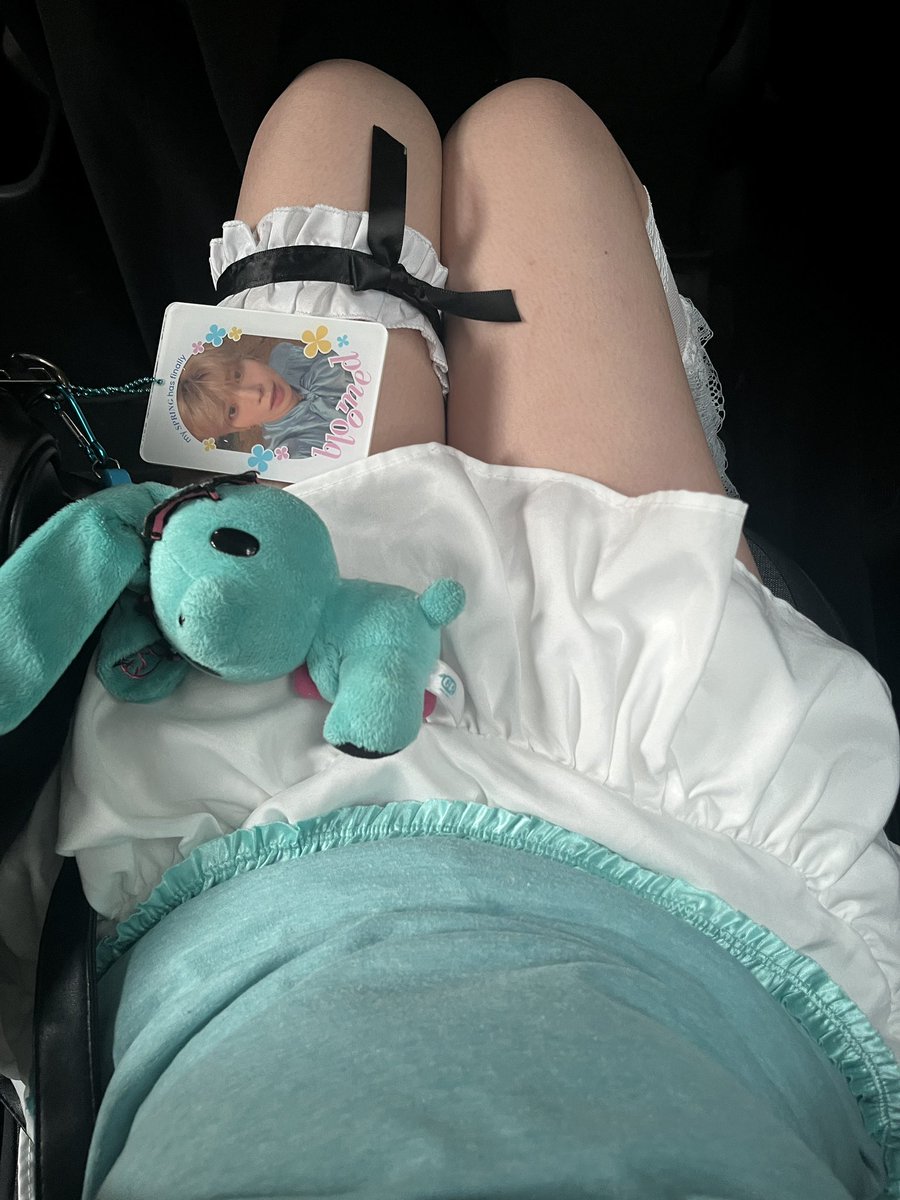 hi eto ang fit if u see me just approach nalang>< i have aqua hair din hehe