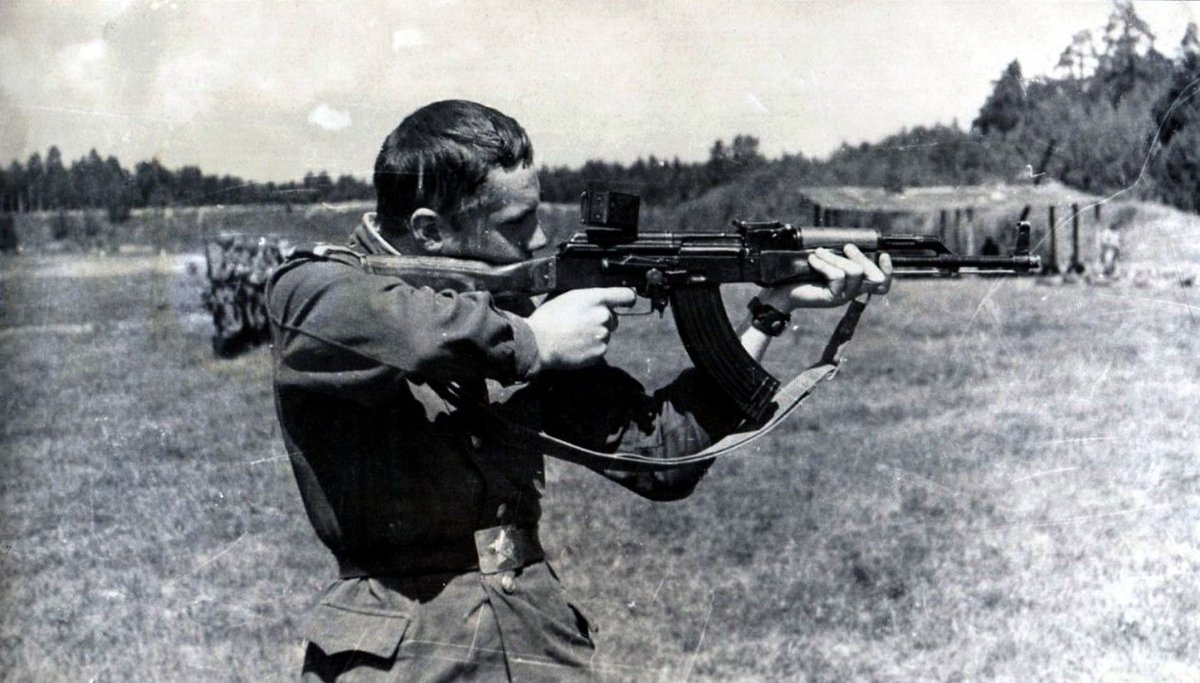 brutalny84's tweet photo. Seen here in use by the Border Guards of the KGB, ~1970s. https://t.co/AFzSHPVay0