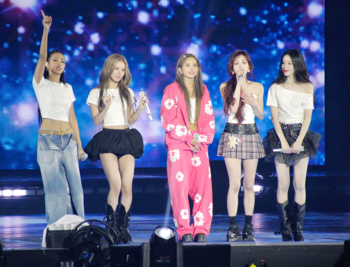 2026.02.21 [Syncopation] Seoul Day1

Beautiful Memories💖

#아이들  #IDLE 
#Syncopation
#2026_idle_WORLD_TOUR 
#MIYEON #미연 
#MINNIE #민니
#SOYEON #소연 
#YUQI #우기 
#SHUHUA #슈화