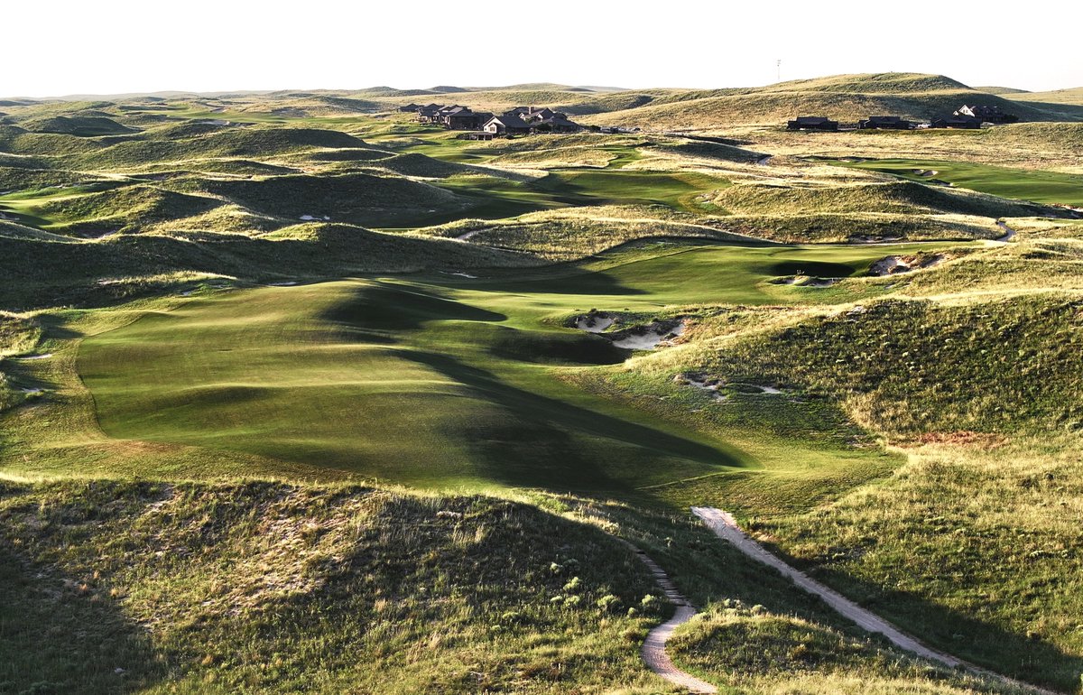 LinksGems's tweet photo. Ballyneal Golf &amp; Hunt Club - home of the weirdest golf weather in the continental US. 

And a wonderful Tom Doak golf course.

And the finest golf cats in all the land. https://t.co/HVJJFAnCnl