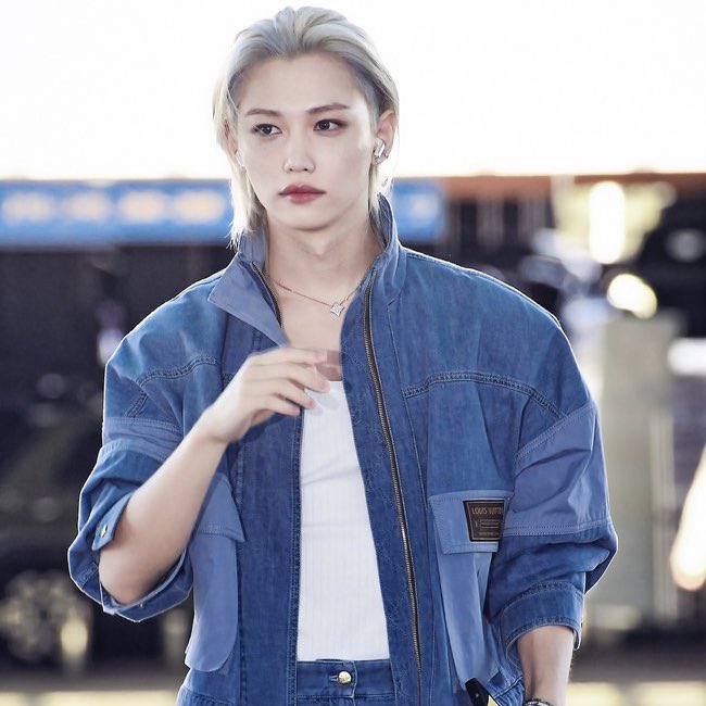 Global fashion icon #Felix looks stylish wearing Louis Vuitton at the airport📸

FELIX PARIS FASHION WEEK STAR
#FELIXxLOUISVUITTONPFW <a href="/LouisVuitton/">Louis Vuitton</a>