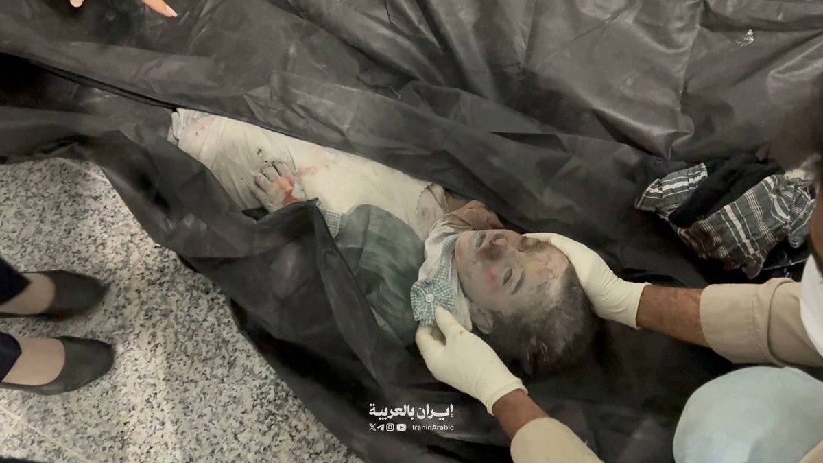 Hussein__Reisan's tweet photo. قُتِـــ.لَت فتيات إيرانيات في هجمات «من مرحلتين» على مدرسة ميناب.

وقع الانفـــ.جار الثاني عندما لجأ الناجون إلى مصلى المدرسة.😔
#مدرسه_میناب https://t.co/qG9QFssFLb