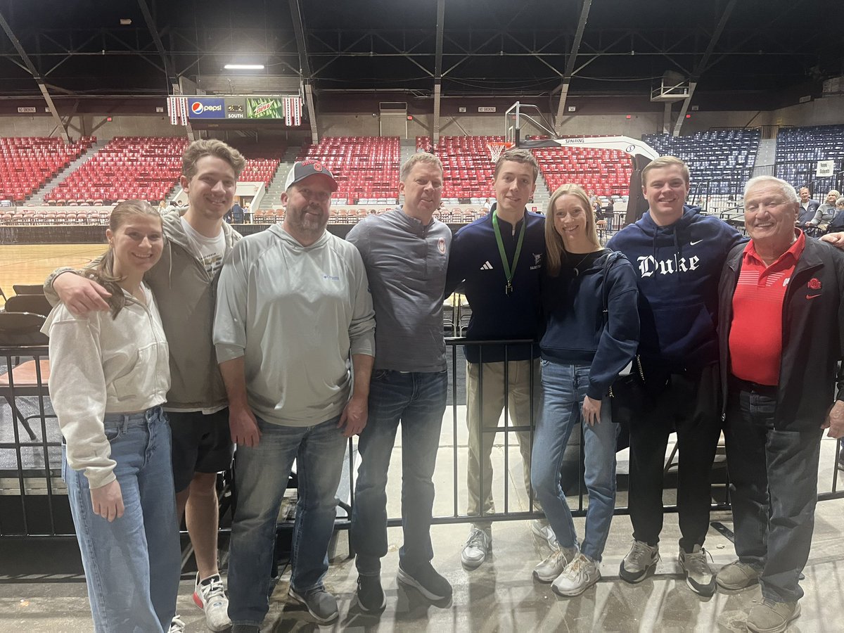 4BrwnsBucksReds's tweet photo. Two D6 district championships in 24 hours. Dane assistant coach for Grandview Heights. They roll over West Jeff for Central District titles #sweet16 https://t.co/ikH4CDCYvI