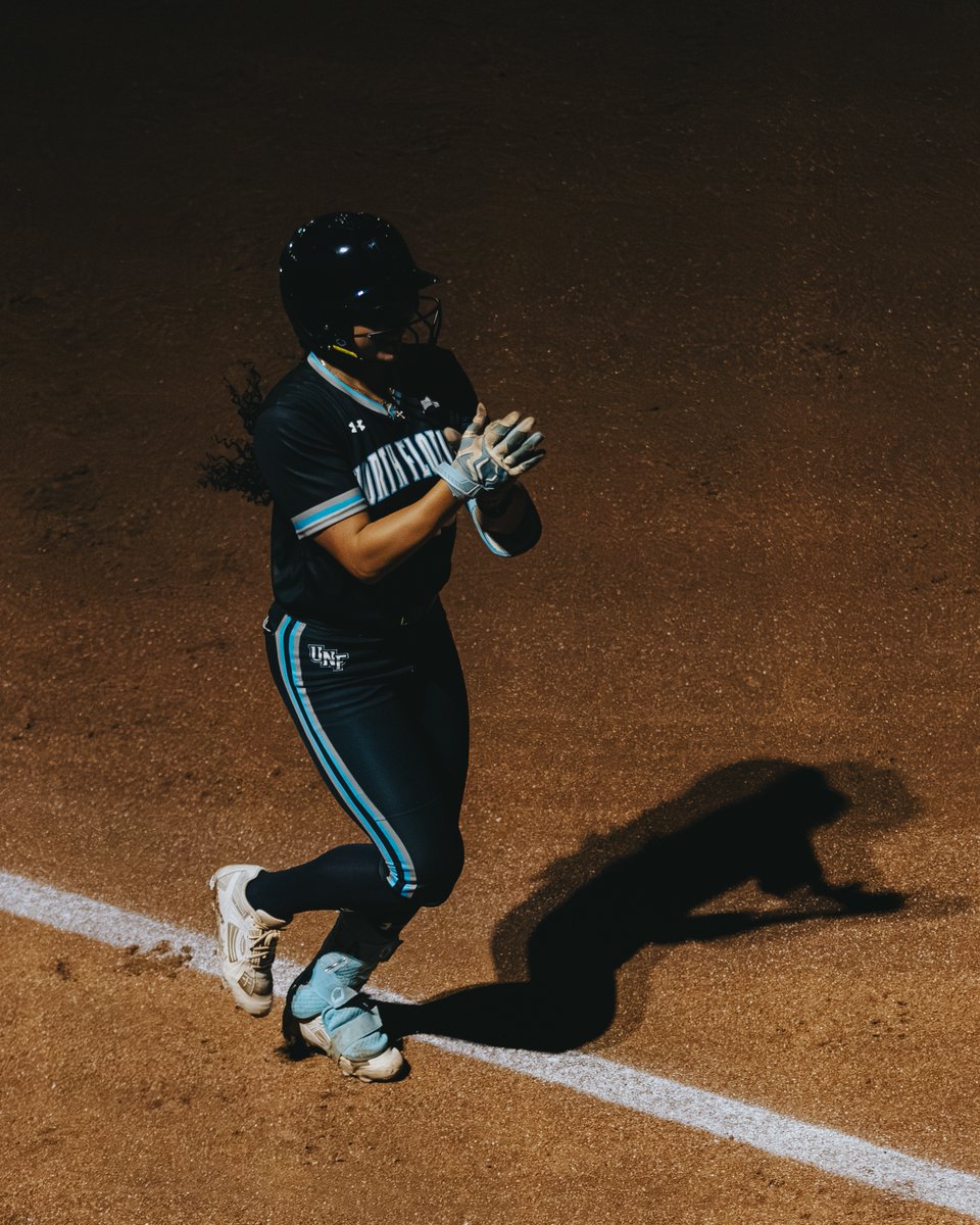 OspreySB's tweet photo. Davila goes deep!

#SWOOP | @HannahDavila05 https://t.co/UyehEawbnN