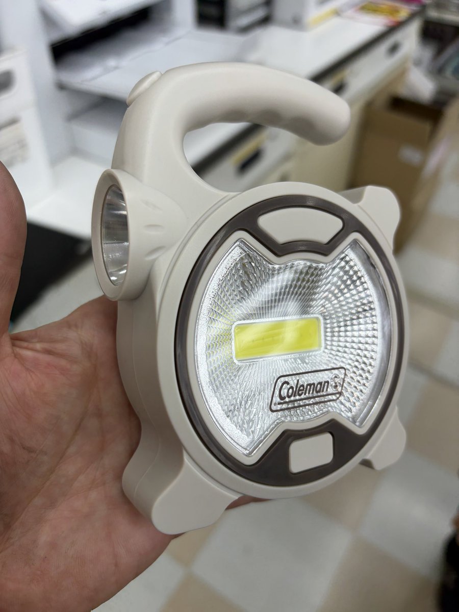 会員様限定お買上げプレゼントのコールマンロゴの入ったLEDライトです