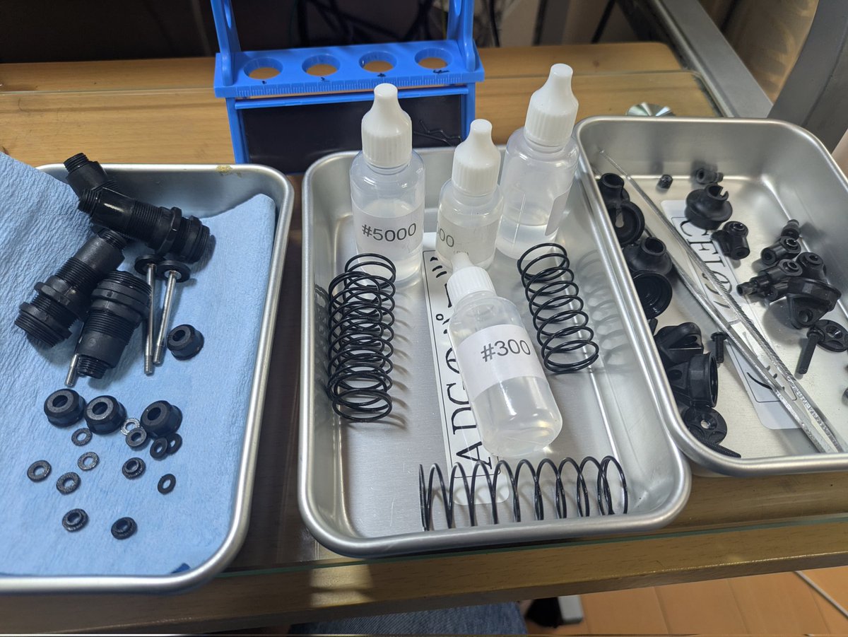 zzzaaa0101's tweet image. ルーキーオフロード2.0のダンパーメンテナンス。
Oリング切らしてたので、ここでストップとか泣くわ
 #ラジコン  #ルーキーオフロード  #MST  #MST亀岡