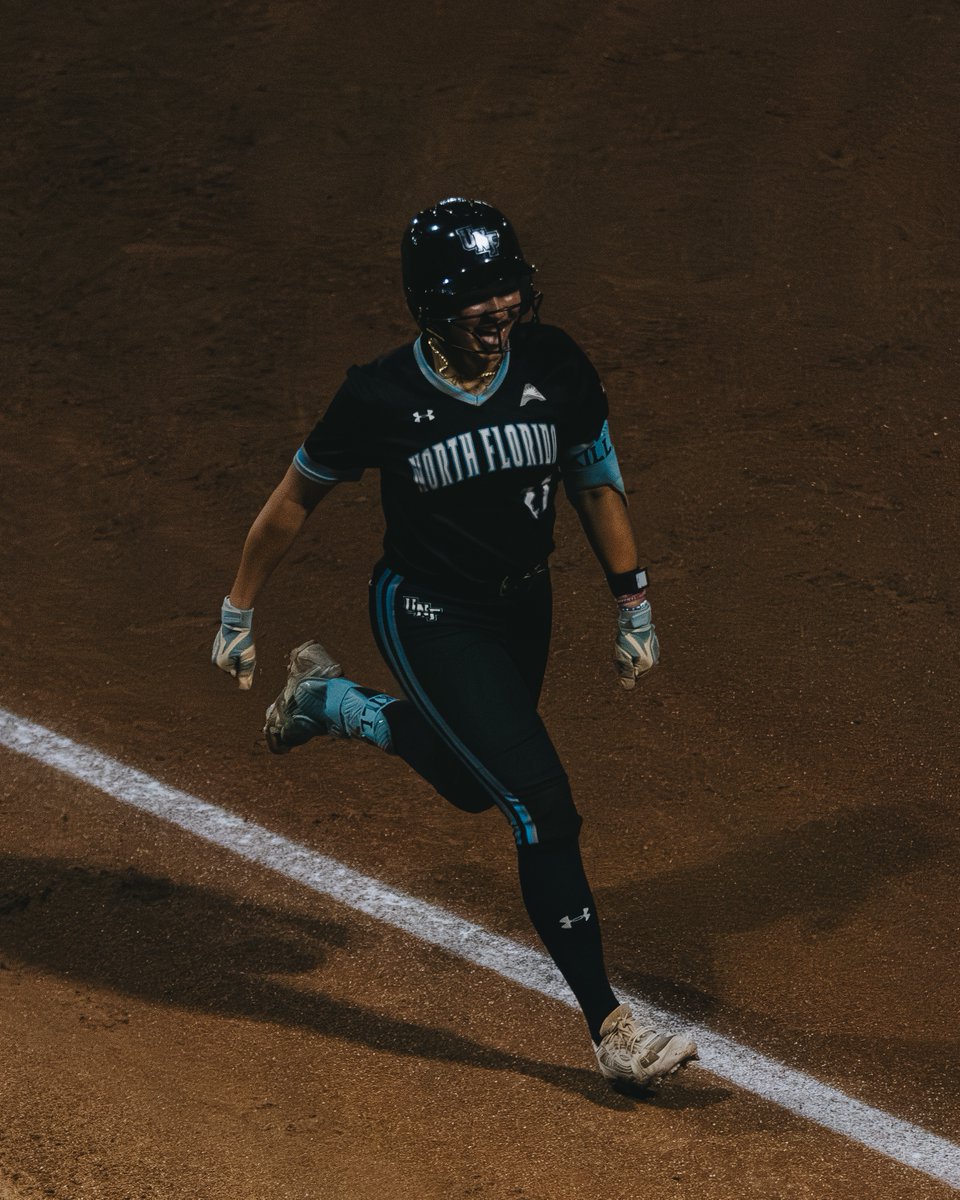 OspreySB's tweet photo. Davila goes deep!

#SWOOP | @HannahDavila05 https://t.co/UyehEawbnN