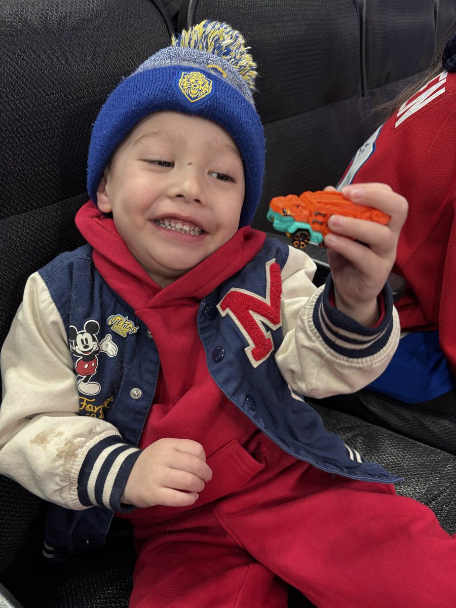 REgilsson's tweet photo. Thank you @EdmOilKings!! You have one VERY happy fan tonight. 💙 https://t.co/mpmiIXFPnJ