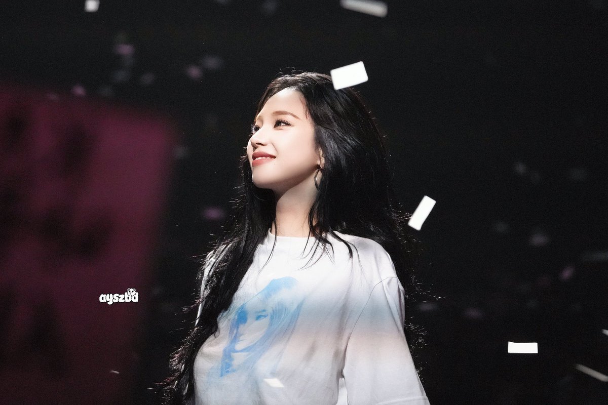 mydeepbluu's tweet photo. 떨어지는 컨페티를 바라보는 눈에 행복이 담긴 순간이 좋아 https://t.co/gPex7awsWk