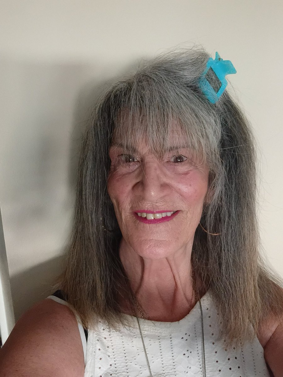 classmom2's tweet photo. My New Look.... Birthday Week https://t.co/GE7tucIwlI