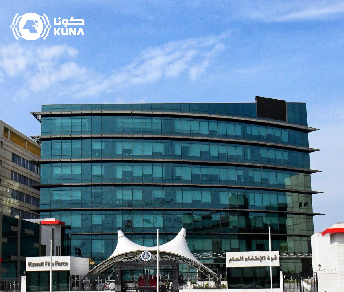 kuna_ar's tweet photo. قوة الإطفاء العام: فرق الإطفاء تعمل حاليا على مكافحة حريقي خزانات الوقود التابعة لمطار الكويت الدولي والمقر الرئيسي للمؤسسة العامة للتأمينات الاجتماعية للسيطرة عليهما والحيلولة دون انتشارهما

- مدير إدارة العلاقات العامة والإعلام المتحدث الرسمي باسم القوة العميد محمد الغريب لـ (كونا): سيتم الإعلان عن أي مستجدات تتعلق بالعملية

#كونا #الكويت
