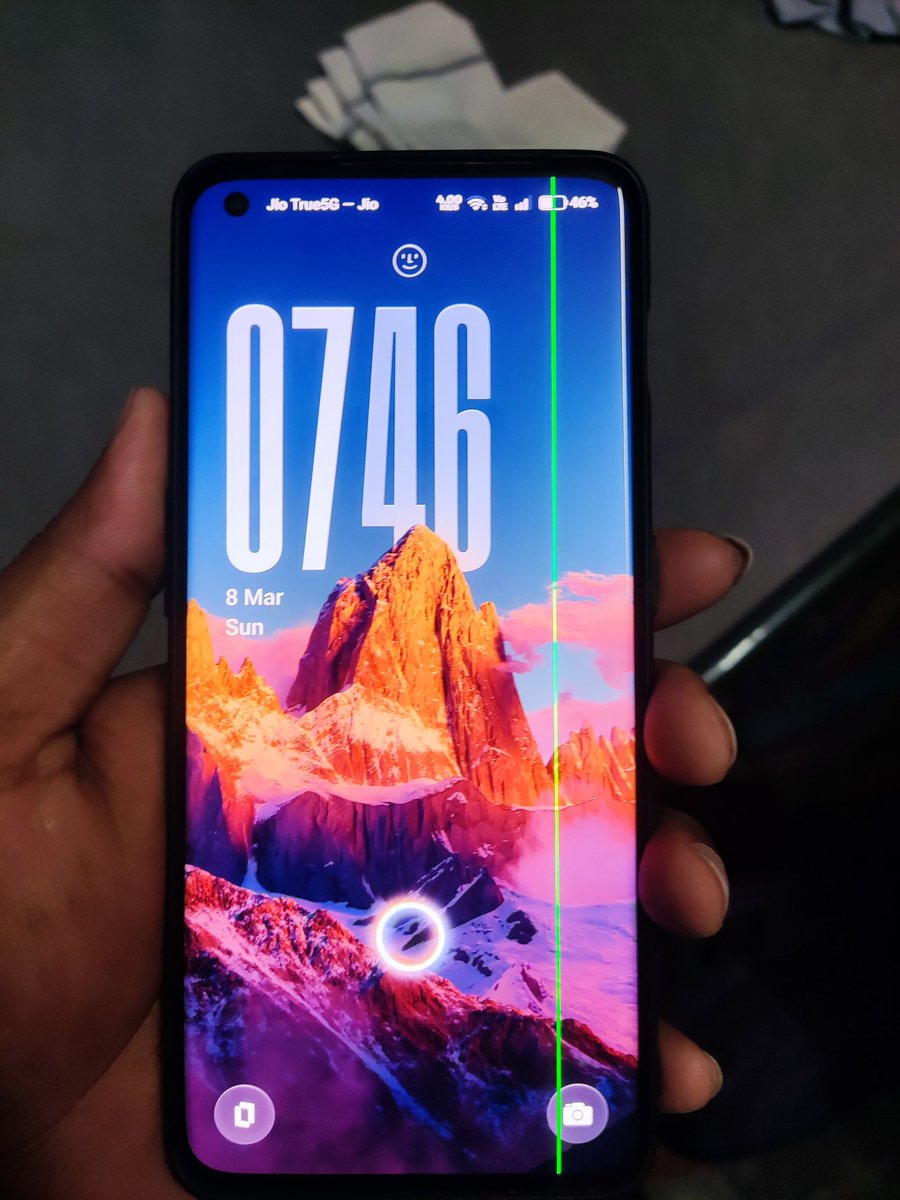 lakshbecse's tweet photo. My OnePlus 11 screen just got a green line, and restarting hasn't helped. 😭 Since I bought it 2 years ago, I'm thinking it's time to check the warranty options. 🛠️ I hope it's repairable! 🤞 #OnePlus #TechSupport #oneplus11
@onepluscareIN 
@OnePlus_IN 
@OnePlus_Support https://t.co/2F6vj675mq