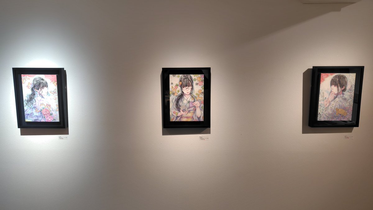<a href="/sasakiki117/">佐々木茜</a> 昨日お邪魔して、画集を購入させていただきました。垢が変わっちゃったけど、以前蠍座を購入させていただいた者です。猪鹿蝶も百鬼夜行も素敵でした。茜さんの作品だと、私は眼鏡の子が好きなようです(笑)