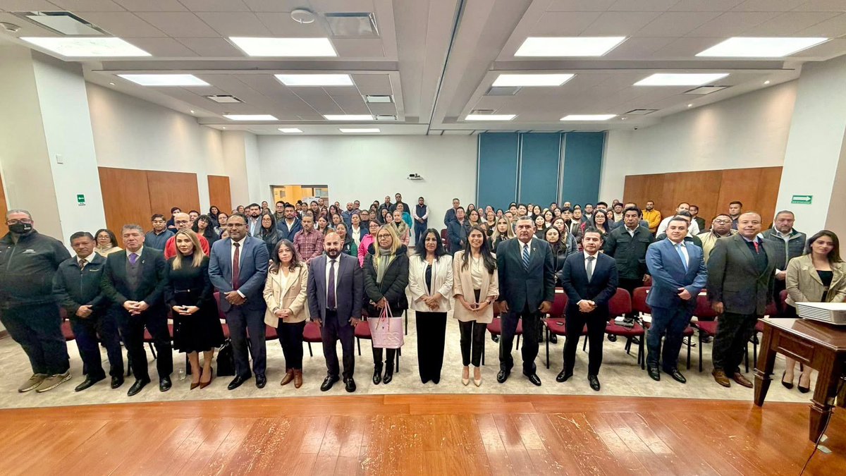 PaoGonzalezM_'s tweet photo. El pasado viernes concluimos el Seminario de Justicia Cívica realizado en colaboración con la Consejería Jurídica del Gobierno del Estado de México. 
#SCJN #CasasDeLosSaberesJurídicos https://t.co/z6k3aMammt