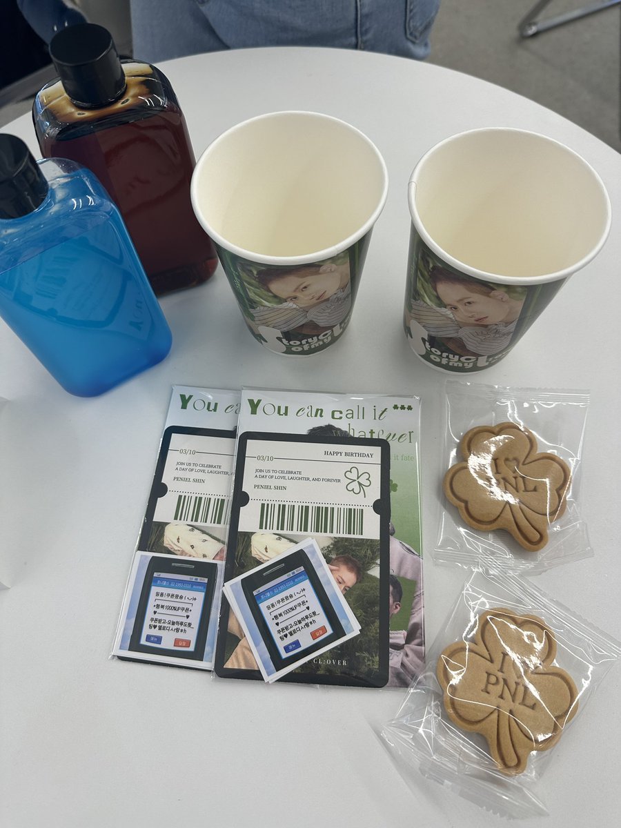 260307 프니 생일카페
색감부터가 압도적..프니랑 넘 잘어울렸어요🥰
스탭분들도 너무 친절하시구 소품들 너무 귀여웠어요!! 초록펭귄🥹 럭드도 최고👍
딸아이랑 행복충전했어요💪 감사해요💙
#My_cLover_peniel 
#프니야_행복은_전염되는거래
#프니엘 #Peniel #비투비 #BTOB