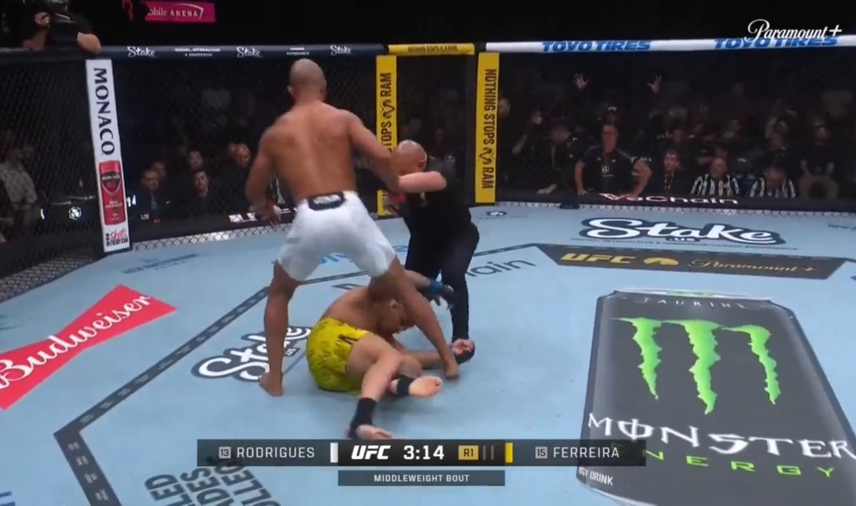 TheUFCStats's tweet image. Robocop gets his revenge 🥶