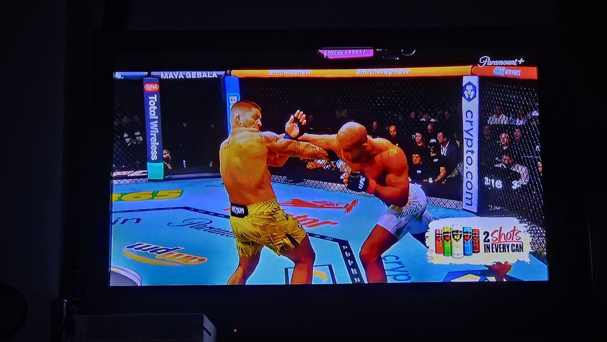 LiterallyM14's tweet image. YES! ROBOCOP GETS THE WIN!!! #UFC326