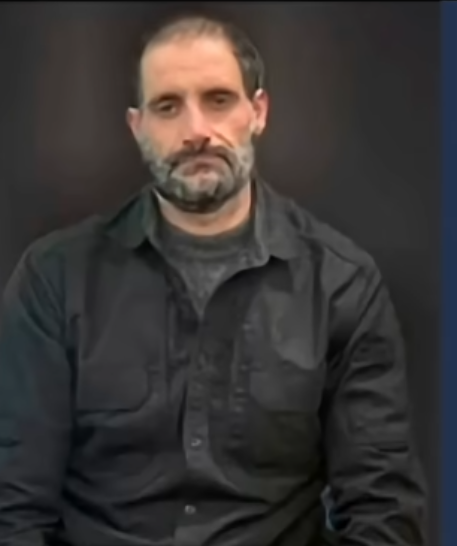 Shima345514's tweet image. An IRGC member hiding under a woman’s hijab to blend in among civilians. This exposes how far the regime goes to control the streets through fear. #EndIRGC #FreeIran‌ @POTUS @IsraeliPM