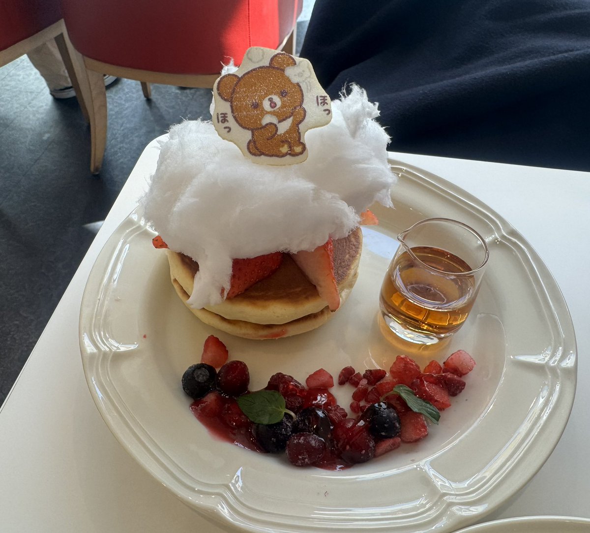 rirakkuma9039's tweet photo. ついにこれました！可愛すぎる♡
ピザについてるコグマちゃんのお顔が可愛すぎるᐡ⸝⸝>  ̫ <⸝⸝ᐡ
パンケーキもかわいい🥞´-
1人だったのでお腹いっぱいになりました🥹՞
特典のねぐせも好き💕︎
また来ます！ https://t.co/MRiVXeG2nq