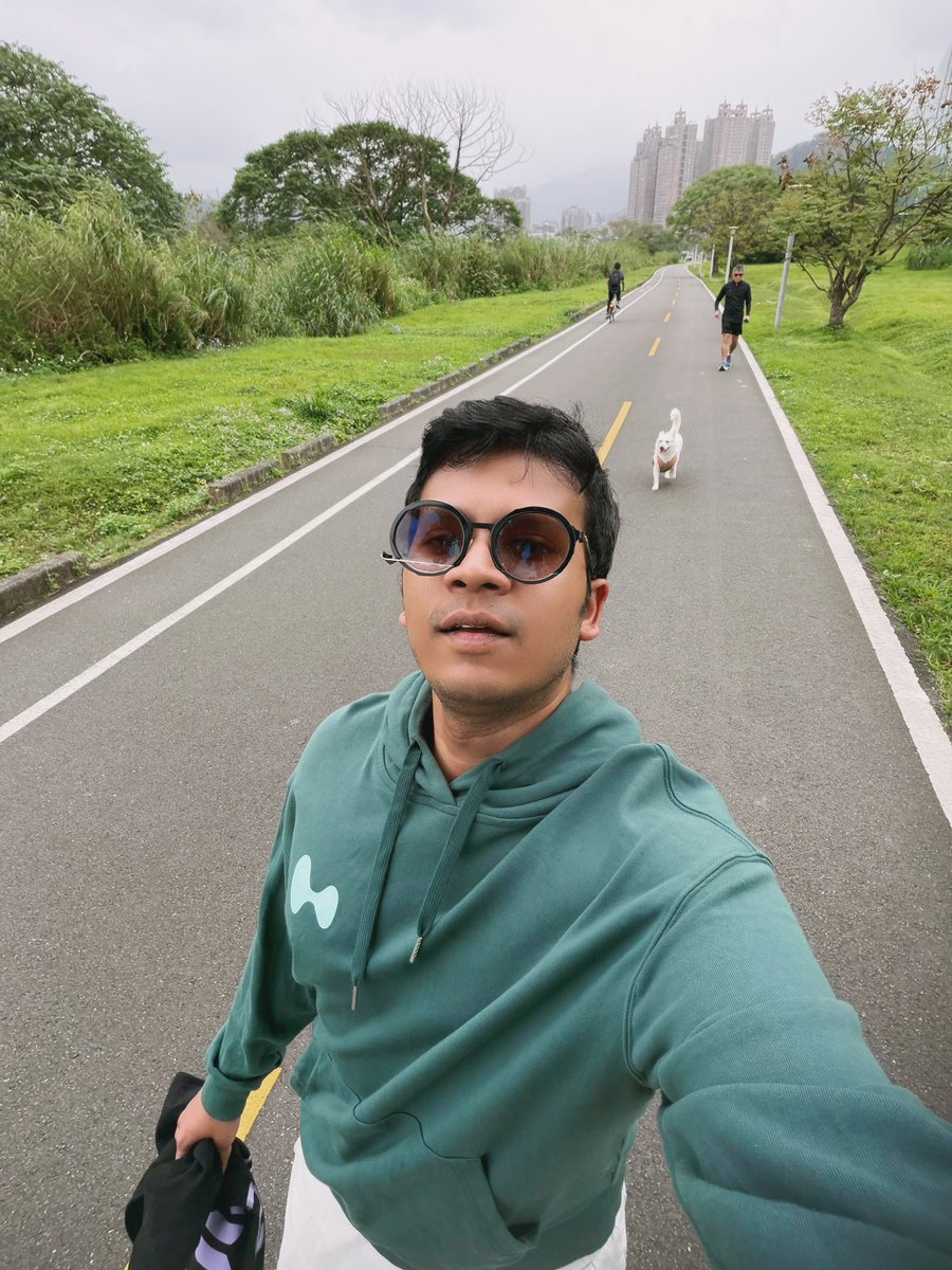 Ron Aparajit tweet media