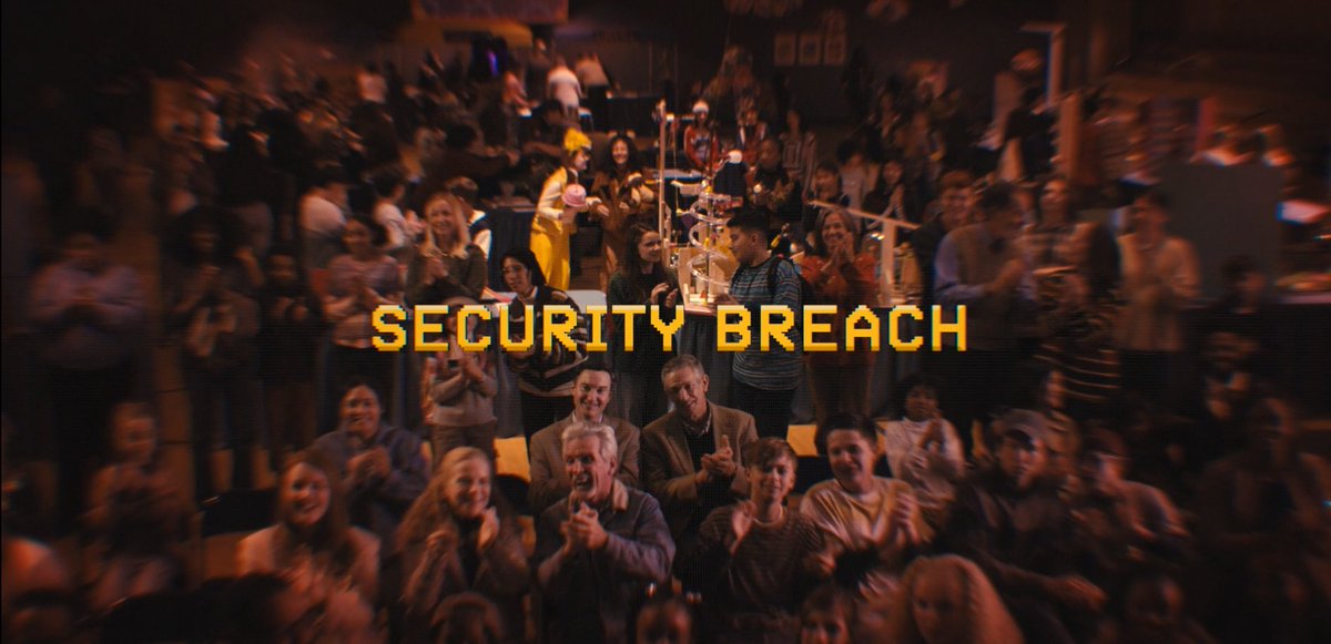 The_Paperpals's tweet photo. ¿SE IMAGINAN A SCOTT ESCRIBIENDO EL  GUION , PENSANDO EN HACER QUE LOS TOYS SUFRAN UNA BRECHA DE SEGURIDAD Y QUE LUEGO, SALGA TEXTUALMENTE EN PANTALLA "SECURITY BREACH" Y QUE LA INTERFAZ SEA COMO DE GLAMROCK FREDDY? https://t.co/MsT6S7fFic