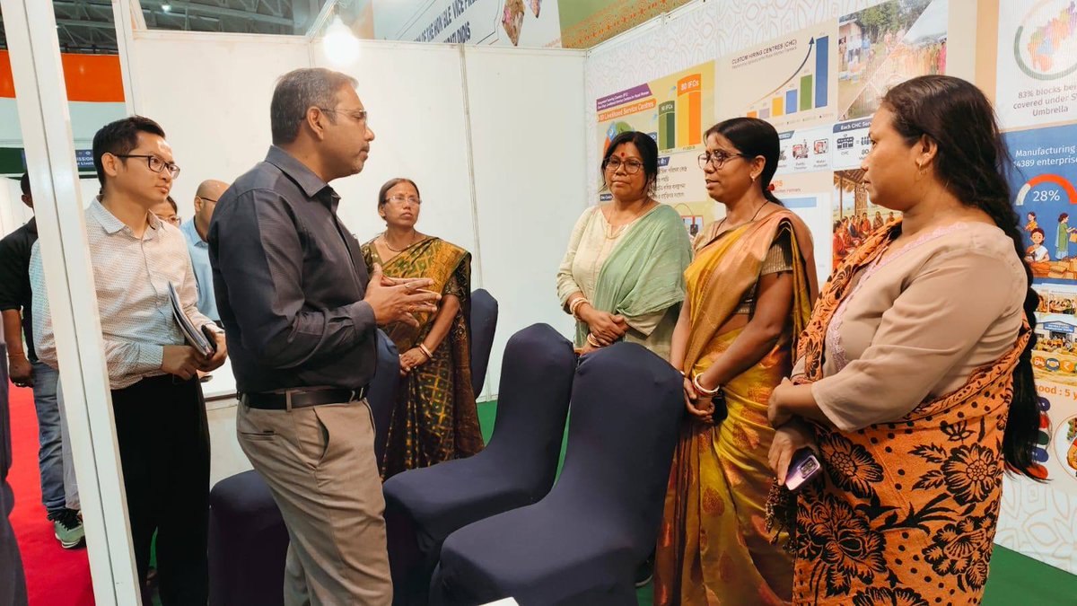 TripuraSRLM's tweet image. Visit of Secretary RD Shri Abhishek Singh IAS to oversee the ongoing preparations for Hon’ble Vice President Programme.  The programme will be regarding interaction of the Lakhpati Didis with the Hon’ble Vice President of India.
CEO #TRLM Shri Tarit Kanti Chakma IAS gave an
