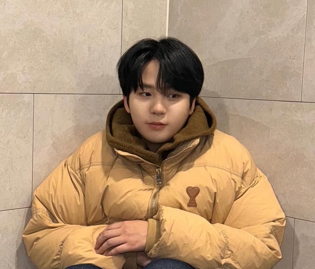 gganjjong's tweet photo. my top 4 jongho pics wo any explanation https://t.co/adurstOhs1