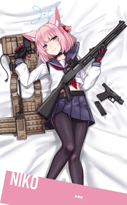 FOX小隊のニコちゃんの絵です なぜだかこの子だけはミリタリ寄りでなく抱き枕風に描きたくなりました… 銃はなるべく実寸に近くなるように描いていますが、ストックだけは2センチほど長さを詰めて描いた記憶が…
