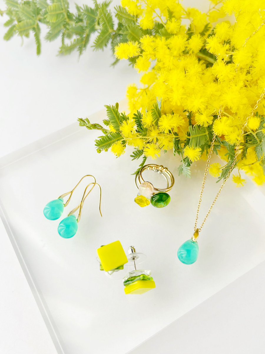 0225Springmoon's tweet photo. 🌼春のアクセサリー祭り開催中🌼

ミモザの花をイメージした
春色ガラスアクセサリー

みずみずしいグリーンと
やさしく輝くイエロー

春の装いに
光を纏う一点物です

公式オンラインショップにて
15％OFF開催中

プロフィールのリンクからご覧いただけます https://t.co/tdQZBeyB0W